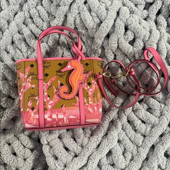 MCM Toni Top-Zip Shopper In Cubic Coral Visetos - Picture 2 of 5